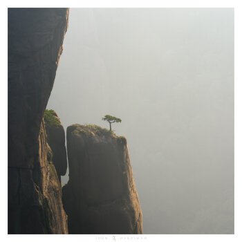 Photo of cliff edge at Sanqingshan